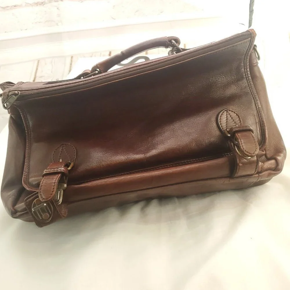 Mens Brown Leather Inner Compartments Pen Holder Zipped Pockets Messenger Bag